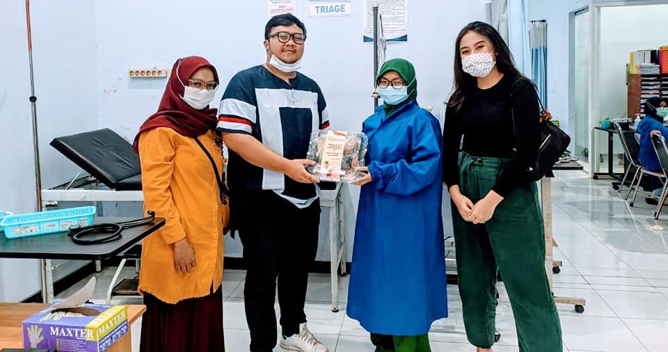 Tim Bacabup Jember Hendy Siswanto & Rien Collection Besarkan Hati Tim Medis Kala Covid-19 Belum Jua Reda